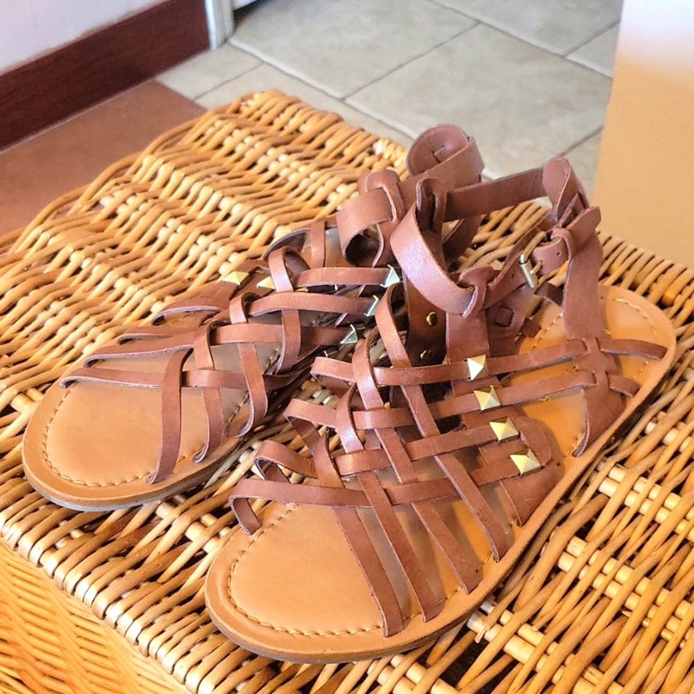Brown leather Marc fisher sandals
